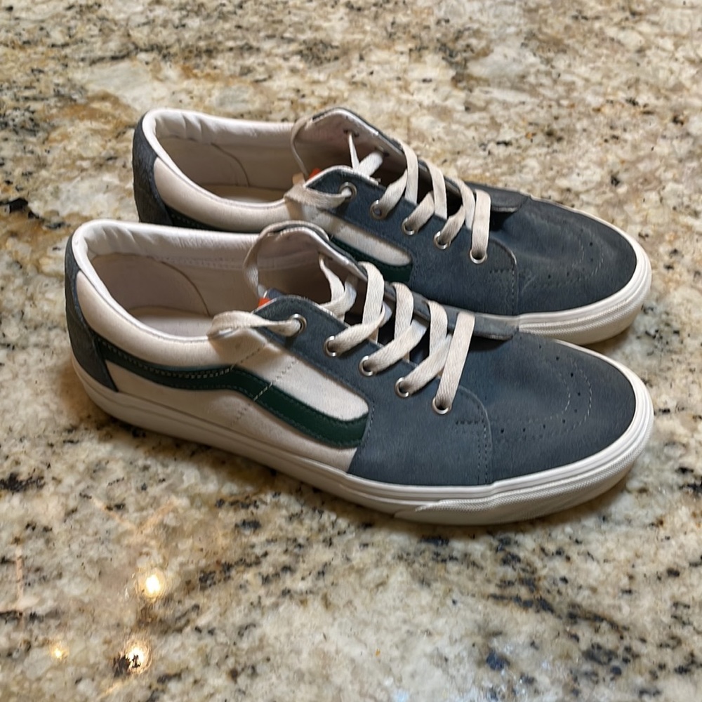 Vans - Picture 2 of 5